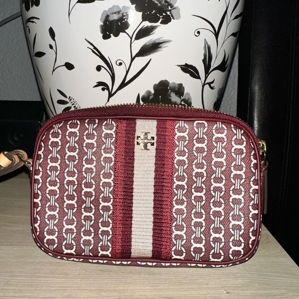 Tory Burch small wristlet. NWT.